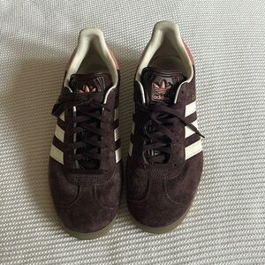 Woman’s gazelle ‘shadow brown’
